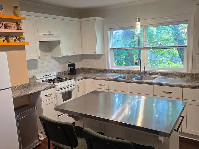 605-2 N 70 E — Photo 11