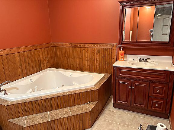 2nd image of 289 Rocky Knoll Rd