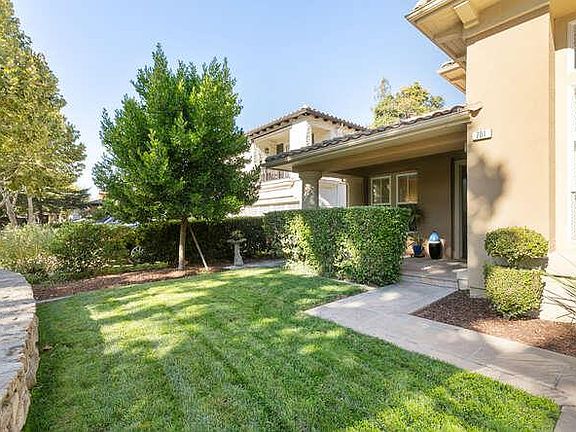 4th image of 701 Iris Gardens Ct