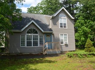 1104 Yorkshire Ln, Bushkill, PA 18324