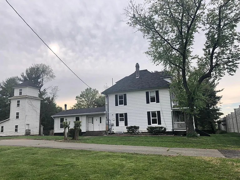 House Exterior/Yard