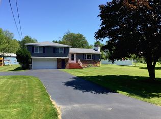 76 Lakeview Rd, Oswego, NY 13126