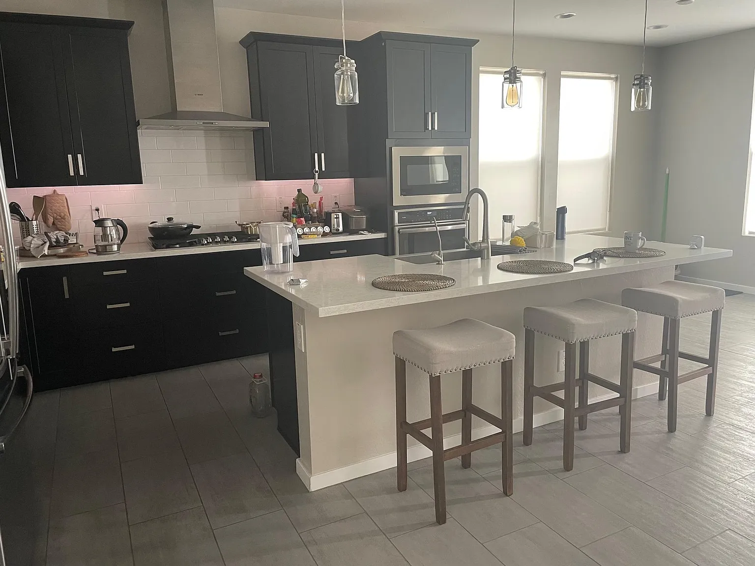 3 bed, 2.5 bath, 1870 sqft, $2,400 — Photo 4