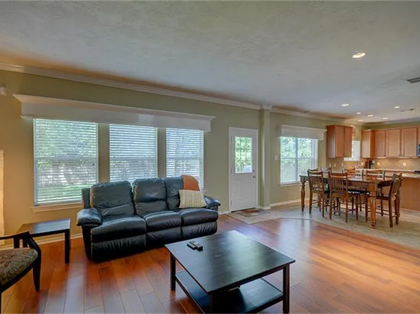 174 E Spindle Tree Cir, The Woodlands, TX 77382