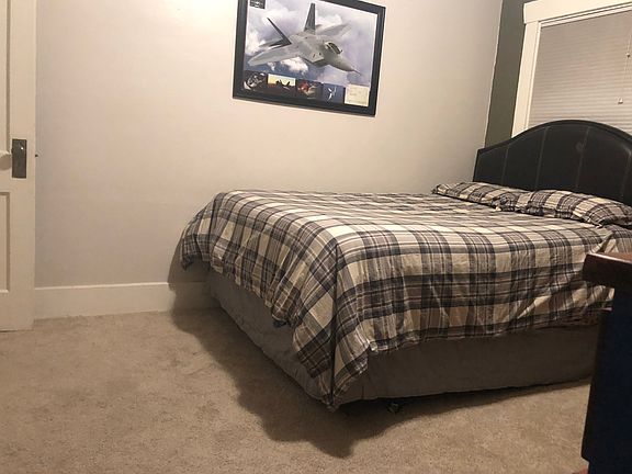 Upstairs bedroom 