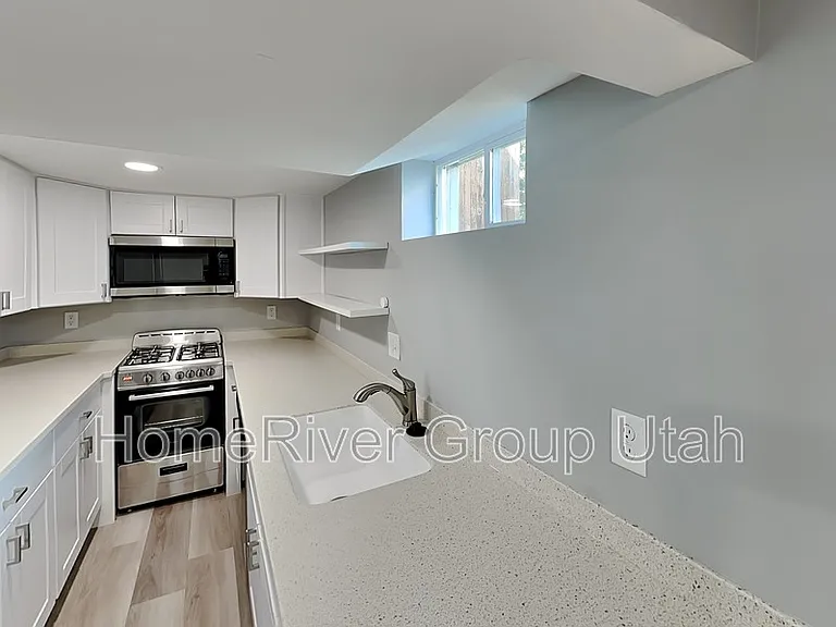 1021 E Wilson Ave #2 — Photo 3