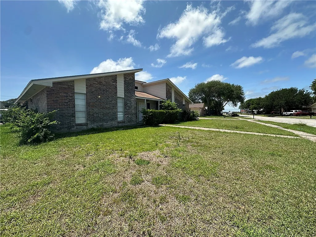 Building Photo - 1801 Atascosa Dr