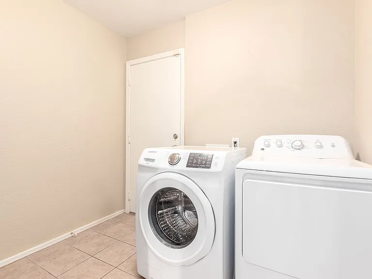 1310 E Beth Dr — Photo 41