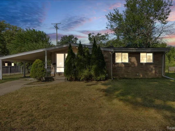 23031 Eastwood St, Oak Park, MI 48237