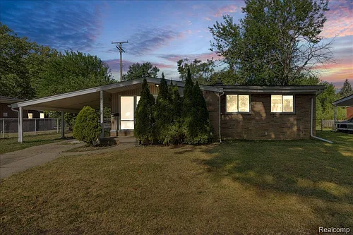 23031 Eastwood St Photo 1