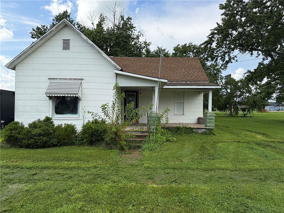 1st image of 111 W Oak Ave
