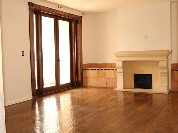 5th image of 8455 Fountain Ave Unit 511