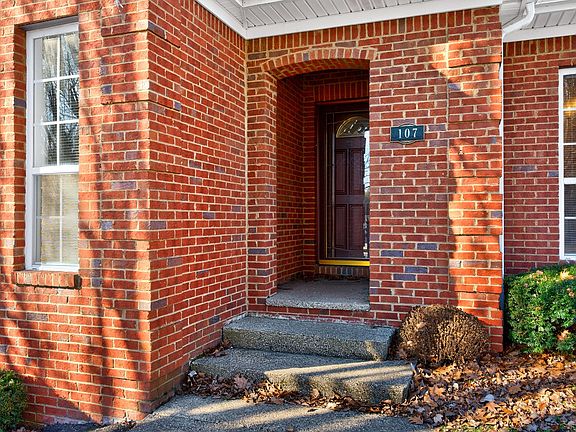 3rd image of 107 Woodduck Ct