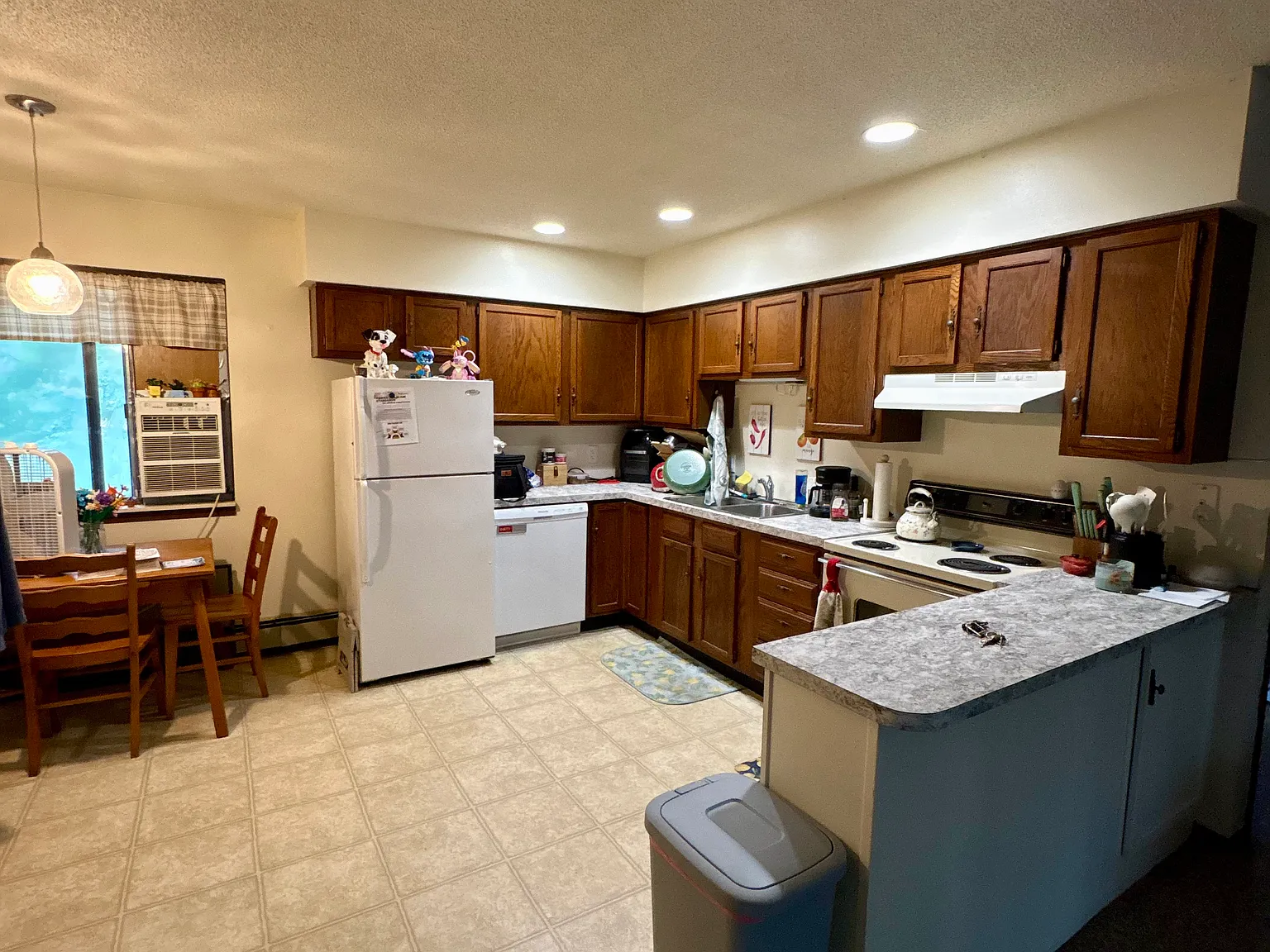 2 bed, $1,100 — Photo 2