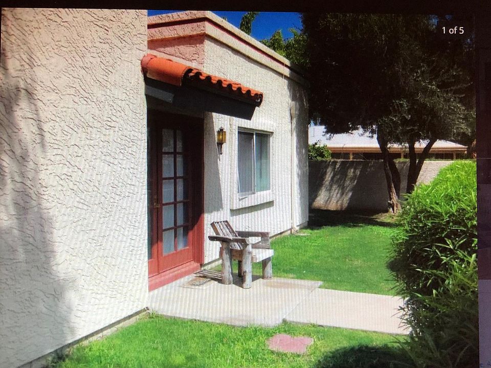 Private yard all the way around unit.