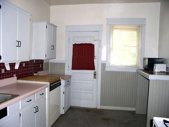4th image of 2614 Van Buren Ave
