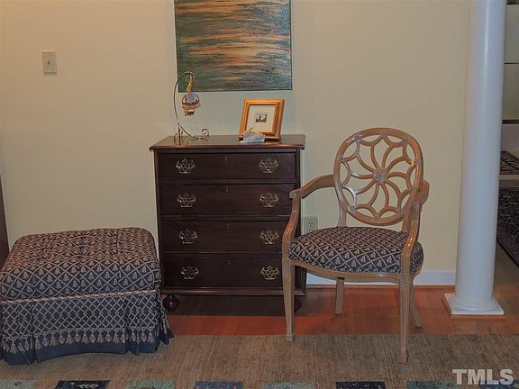 5th image of 137 Montrose Dr