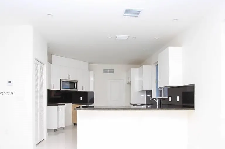 15631 SW 11th Ter — Photo 3