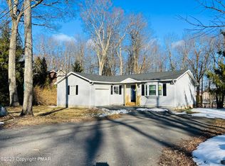 104 Red Maple Ln, Tobyhanna, PA 18466