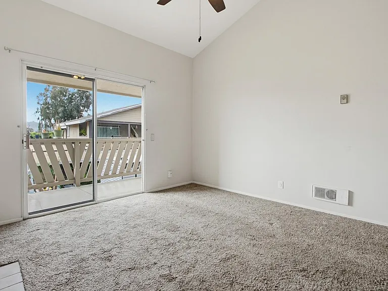512 Sandalwood Pl — Photo 5