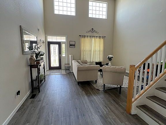 4th image of 5311 Oriole Ln