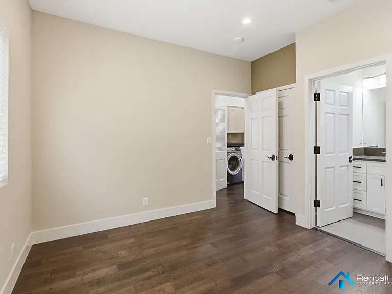 5744 1/2 Allott Ave — Photo 11