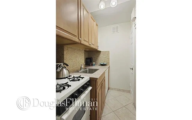 Sold by Douglas Elliman | media 16