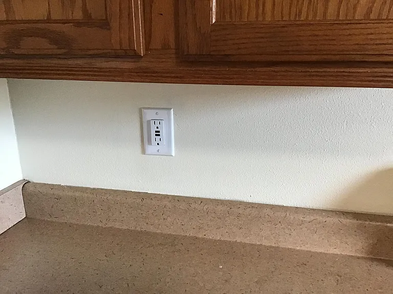 USB outlets throughout
