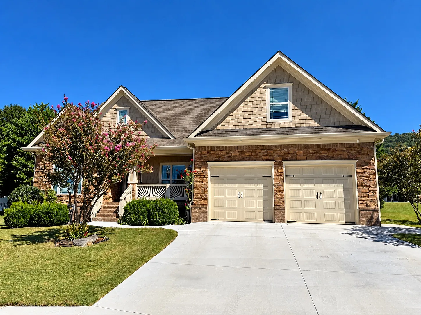 3 bed, 2038 sqft, $2,695 — Photo 1
