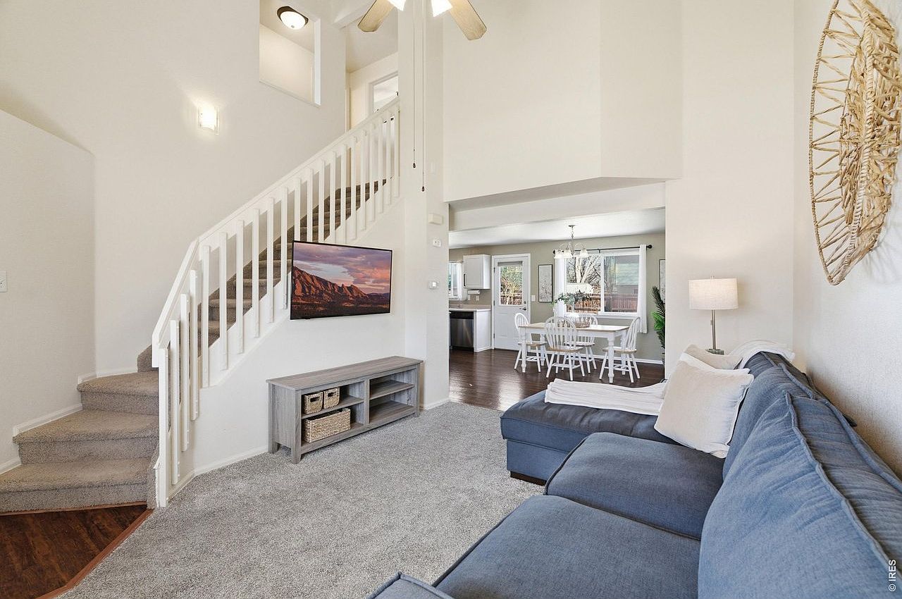 2110 Astoria Ln - Photo 4