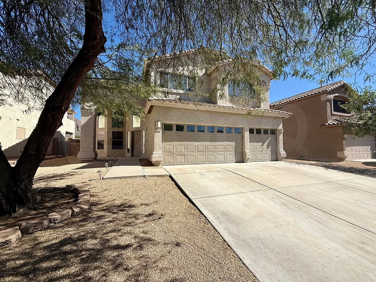 4 bed, 2.5 bath, 2451 sqft, $2,200 — Photo 3