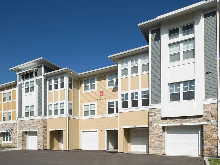 The Oaks at Southlake Commons Luxury Apartments
