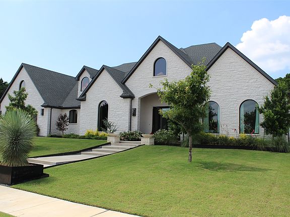 2nd image of 333 Renaissance Ln