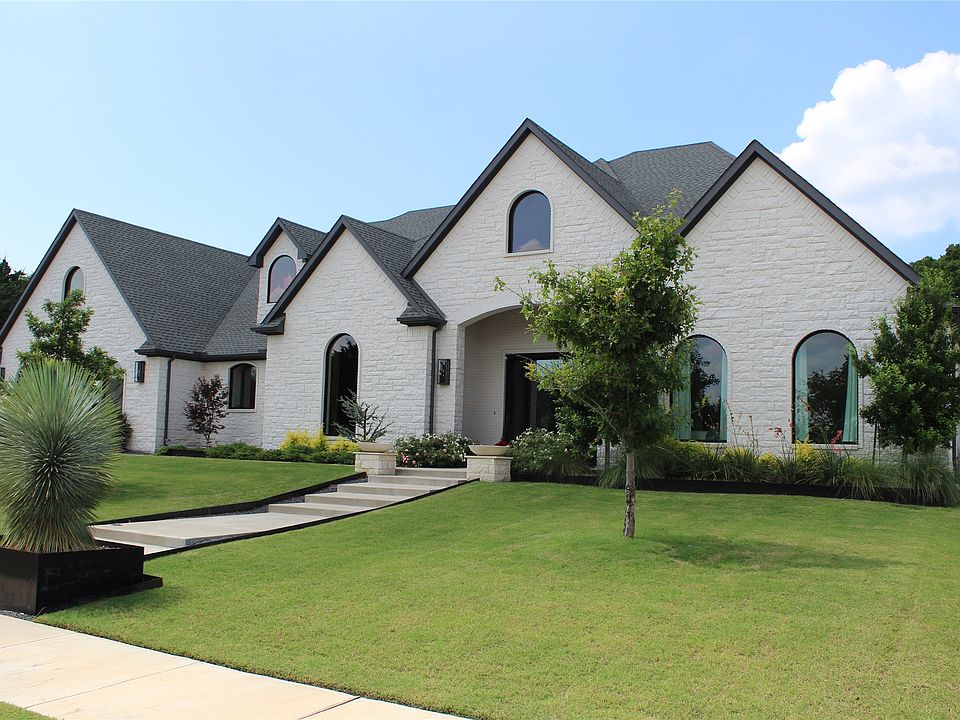 1st image of 333 Renaissance Ln