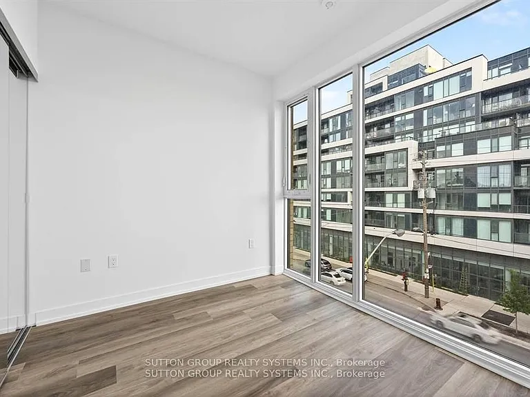 6 Chartwell Rd #402 — Photo 15