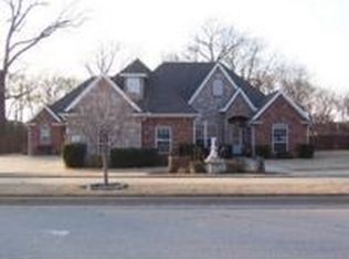 708 SW Brighton Dr, Bentonville, AR 72712