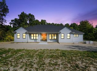 1167 E Buno Rd, Milford, MI 48381