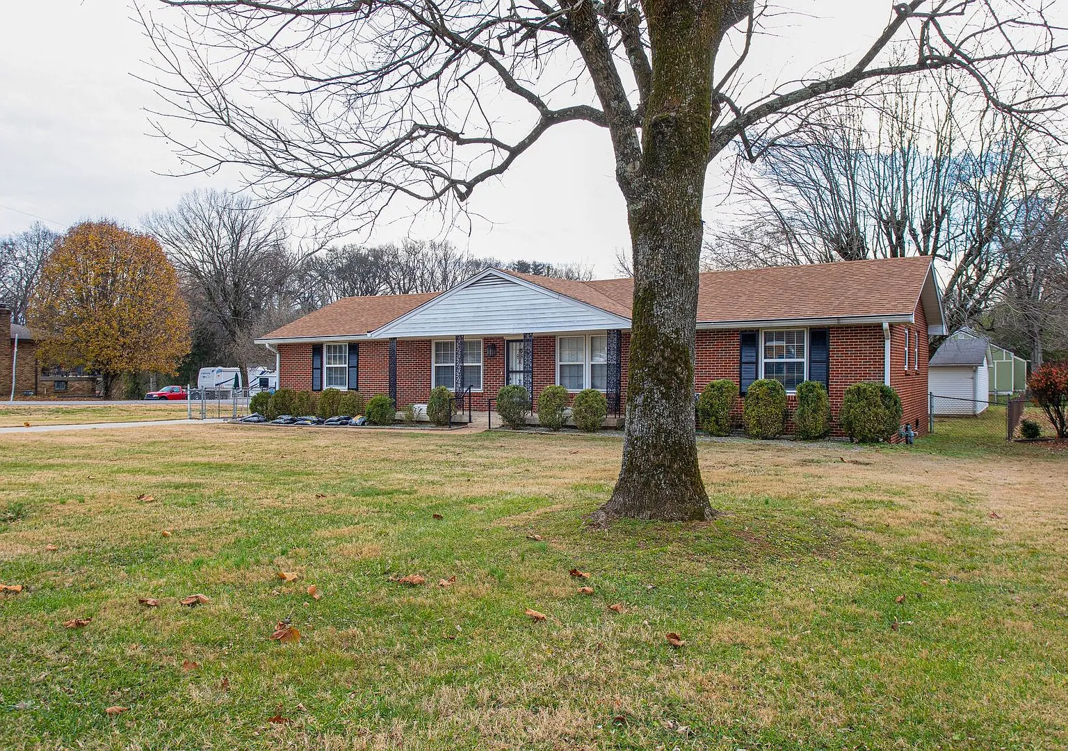 Stunning 4BE/2.5BA home at corner lot single story home! — Photo 3
