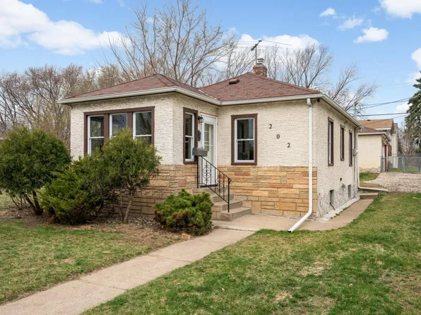 202 Park St W, South Saint Paul, MN 55075