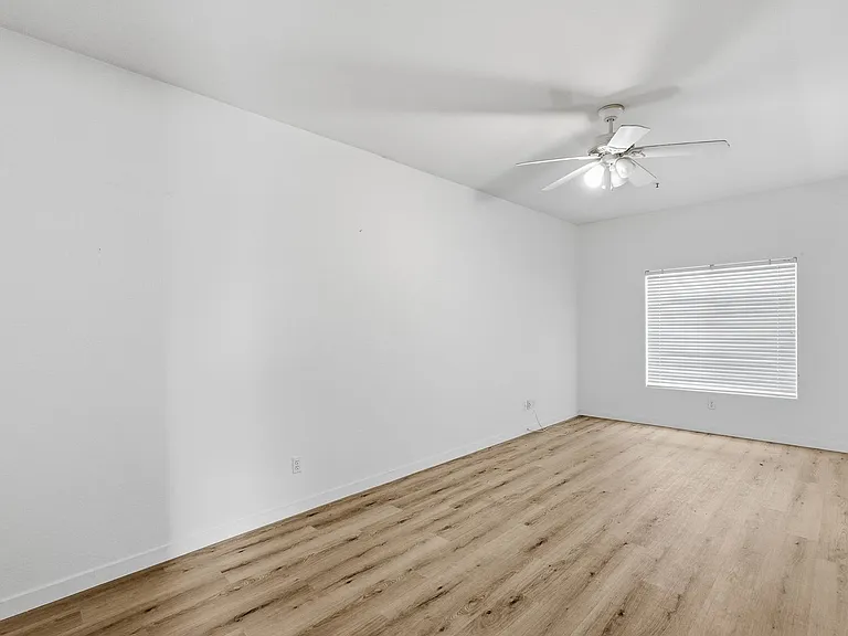 10860 N 118th Way — Photo 14