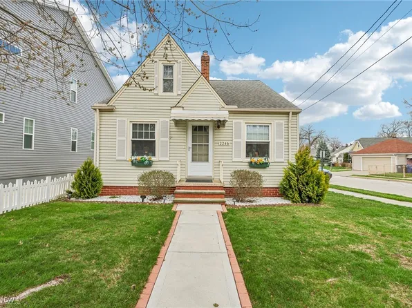 2246 Warren Rd, Lakewood, OH 44107