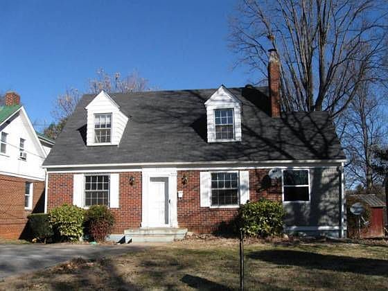 1st image of 605 Forest St
