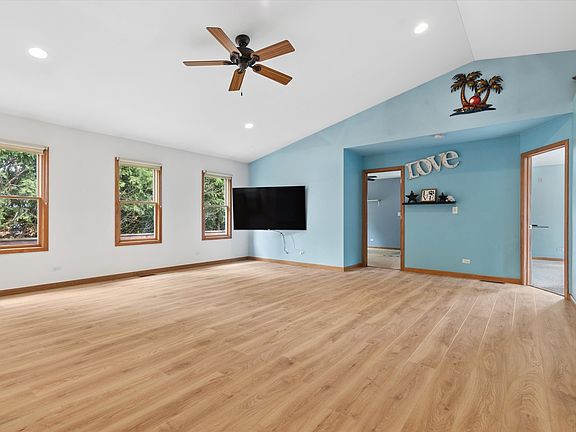 5th image of 10116 Lund Ave