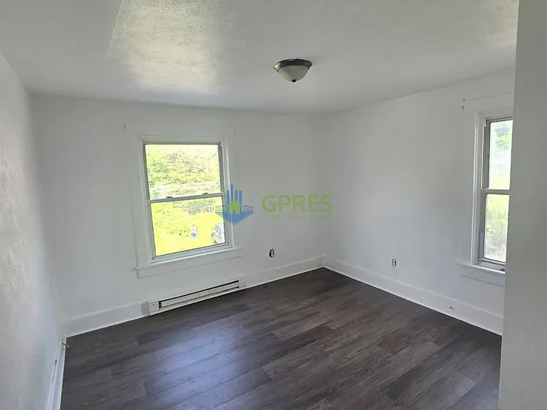641 Linden Ave — Photo 4