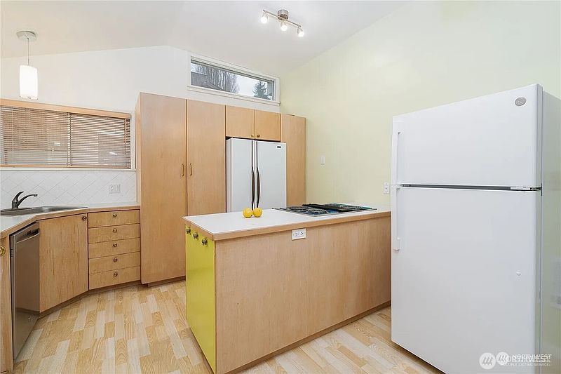 4th image of 311 NE 95th St
