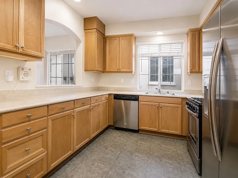 1433 Levant Ln #5 — Photo 2