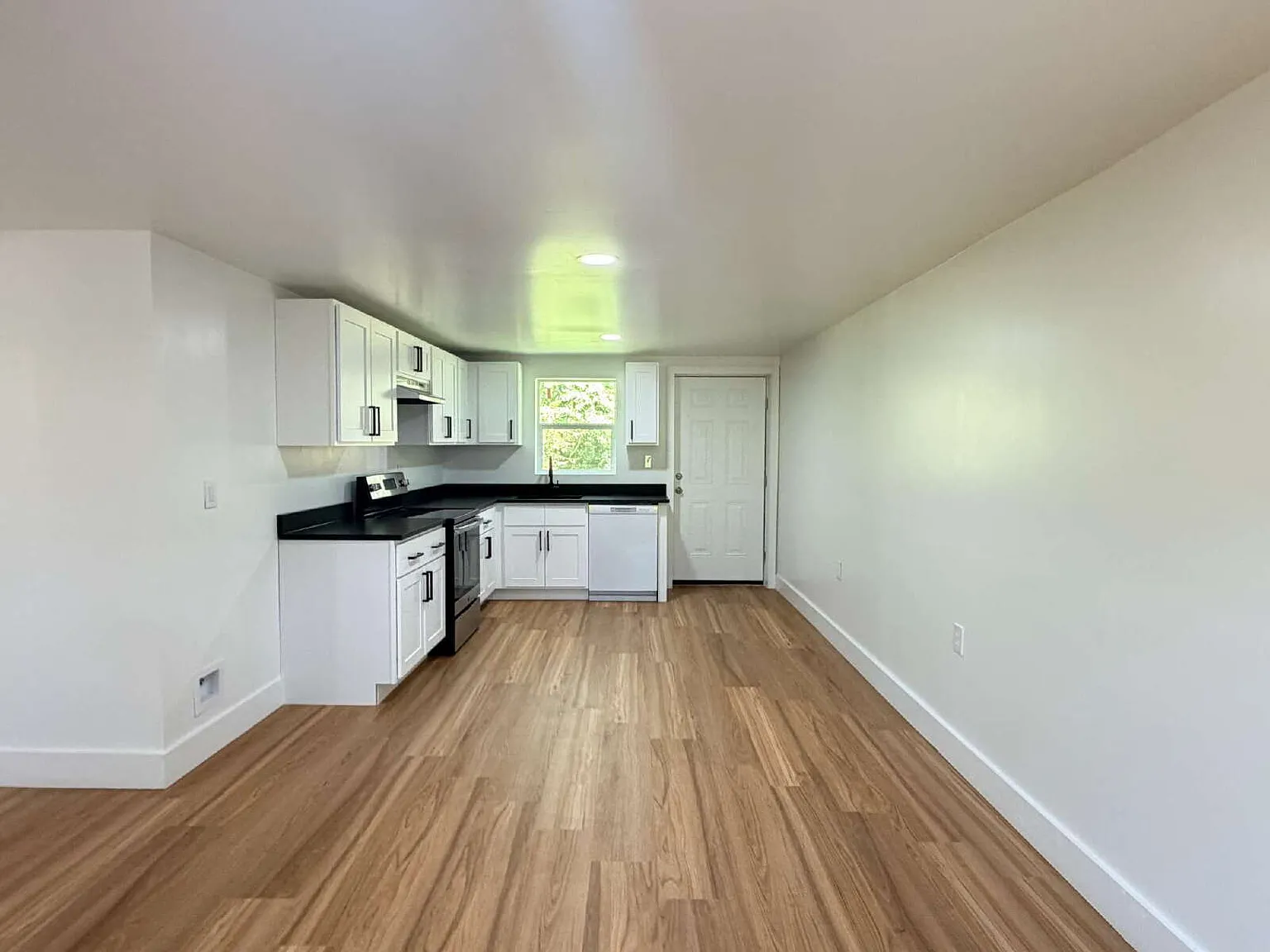 2 bed, 1.0 bath, $1,000 — Photo 3