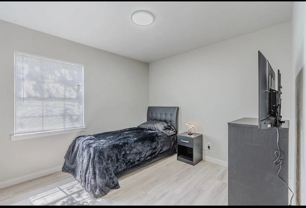 3304 Clovermeadow Dr — Photo 2