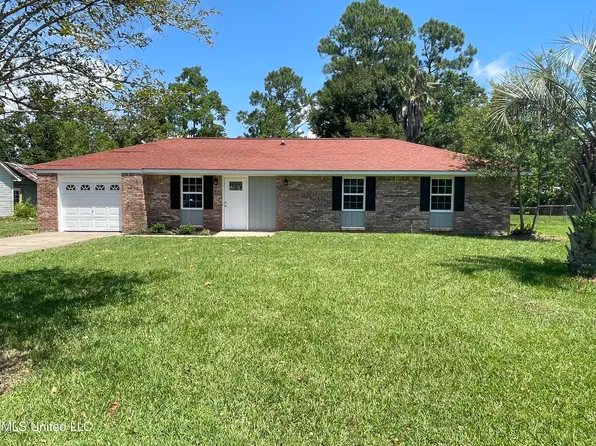13016 Sweetbriar St, Ocean Springs, MS 39564
