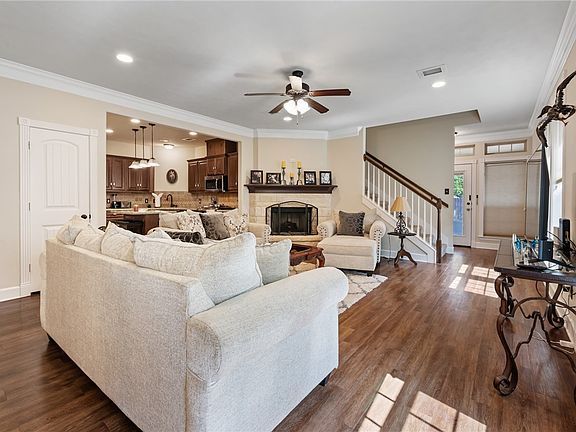 3rd image of 1806 Lakeshore (pvt) Cir